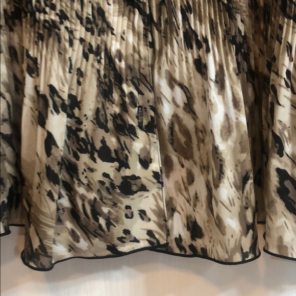 Covington Woman Animal Print Neutral Color Blouse - Picture 5 of 5